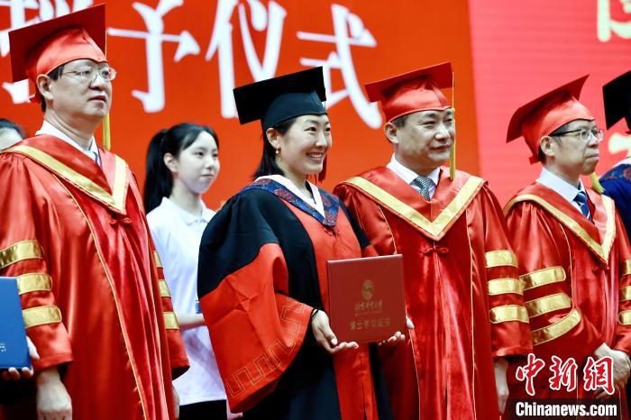 徐梦桃圆满完成博士研究生阶段学习，获得北京