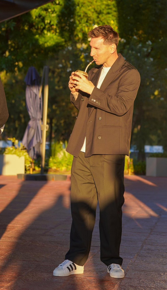 梅西现身埃塞萨训练基地备战国家队赛事