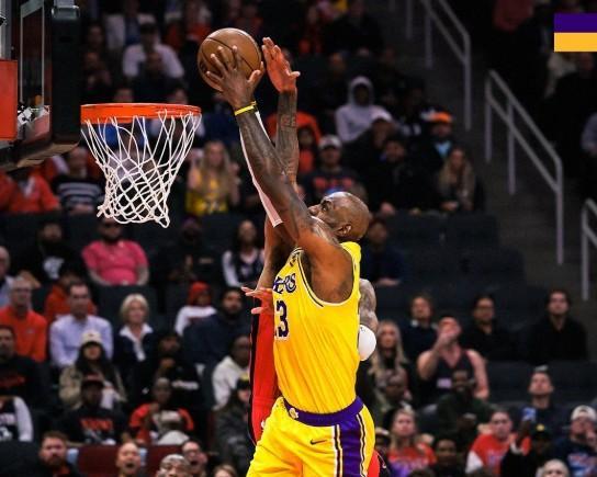 詹姆斯18+5+5+2抢断率队取胜