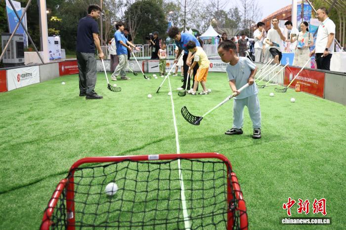 非遗技艺与体育竞技共舞 世运广场点燃城市热情